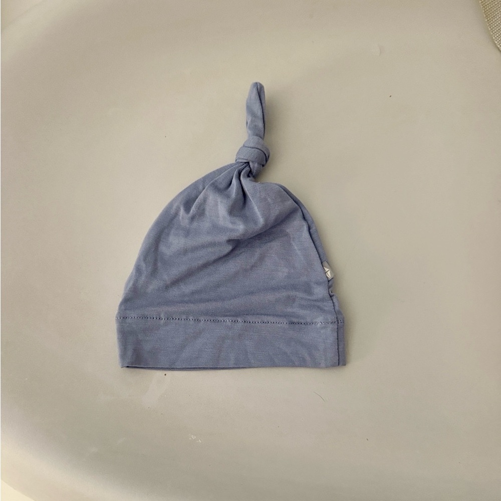 Kyte Baby Blue Knotted Baby Hat